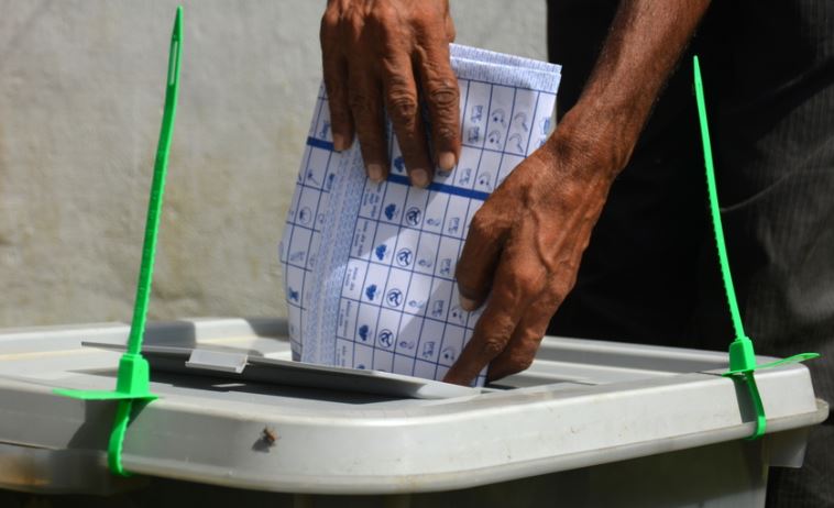 विदेशमा रहेका नेपालीलाई मतदानमा सहभागी गराउन अझै बनेन कानुन